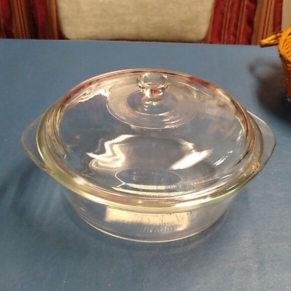 Glasbake 2 Quart Casserole Dish/Lid with Wicker Basket - Picture 2 of 8